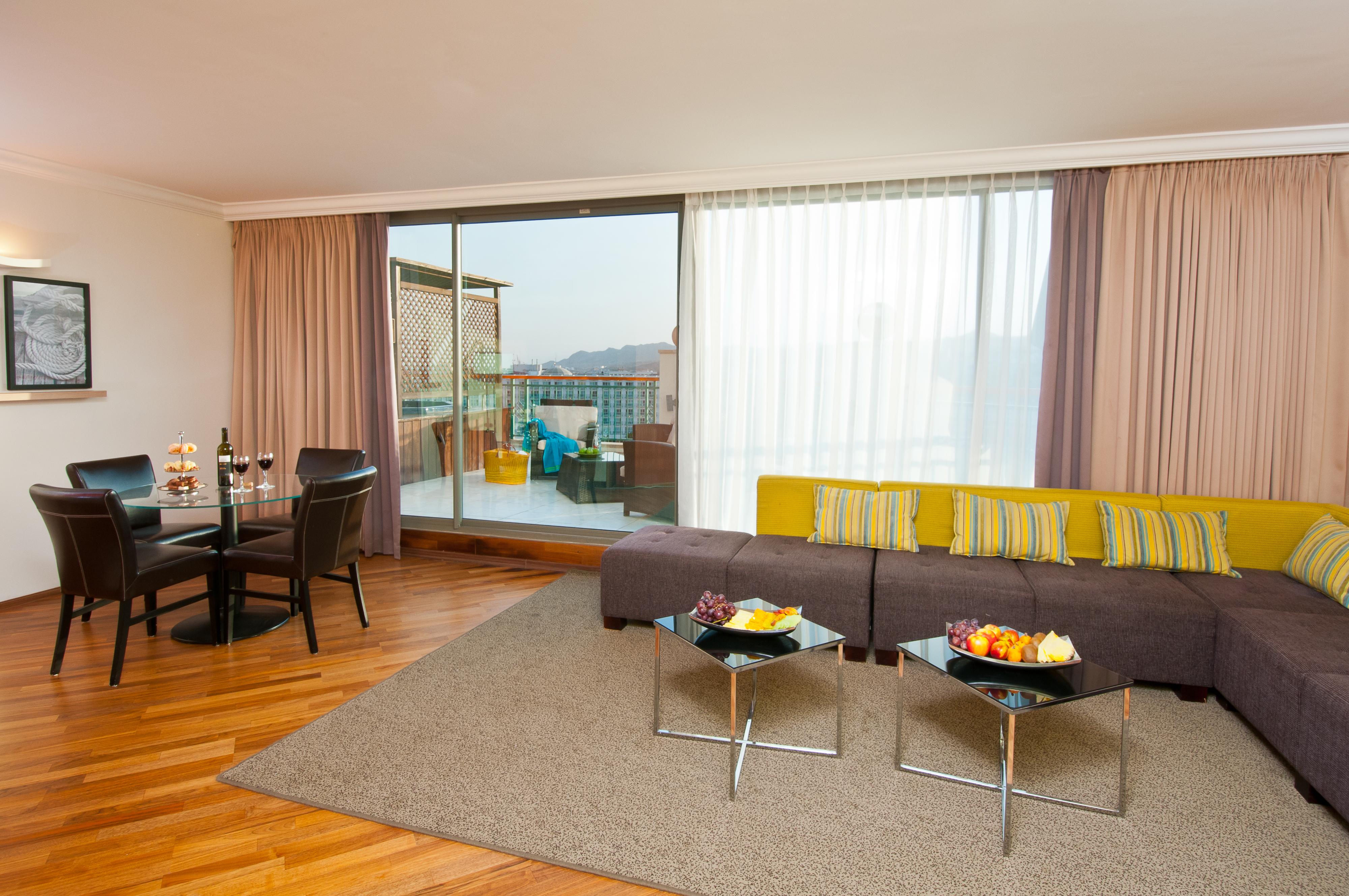 U Magic Palace Eilat Esterno foto A living room at the hotel